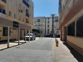 Plaza de párking al lado del paseo de Mezquitilla